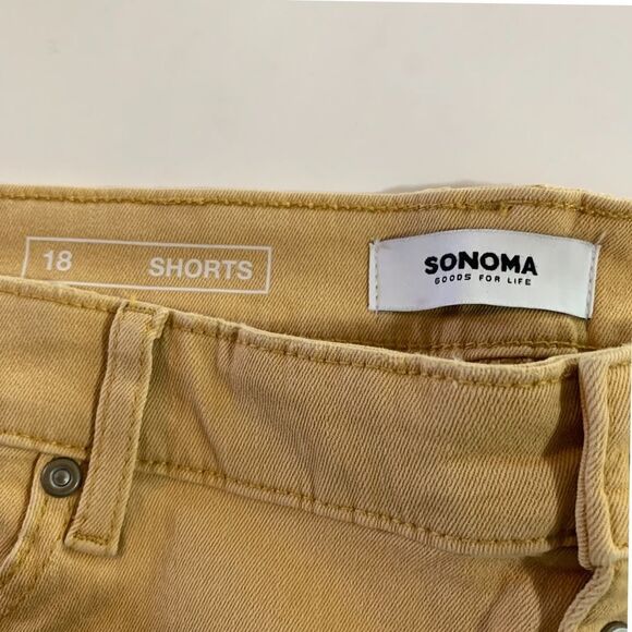 SONOMA WOMEN 18 GOLDEN YELLOW HIGH RISE BUTTON FLY RAW HEM DENIM SHORTS. - Picture 6 of 12